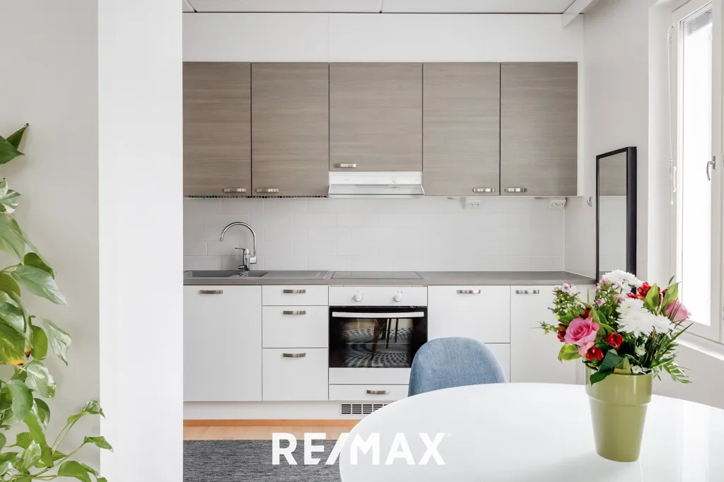 Cuisine - Top-Floor Flat with Glazed Terrace in Malminkartano