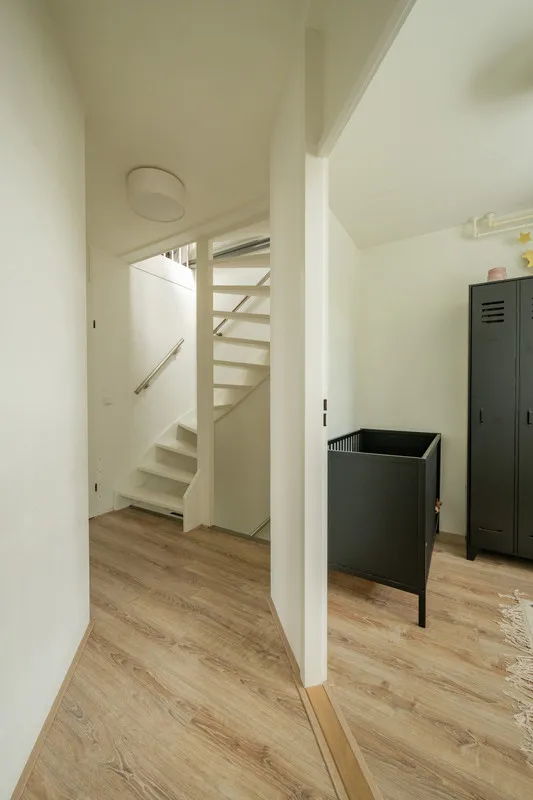 Esik - Spacious Semi-detached House with Garden in Leerdam