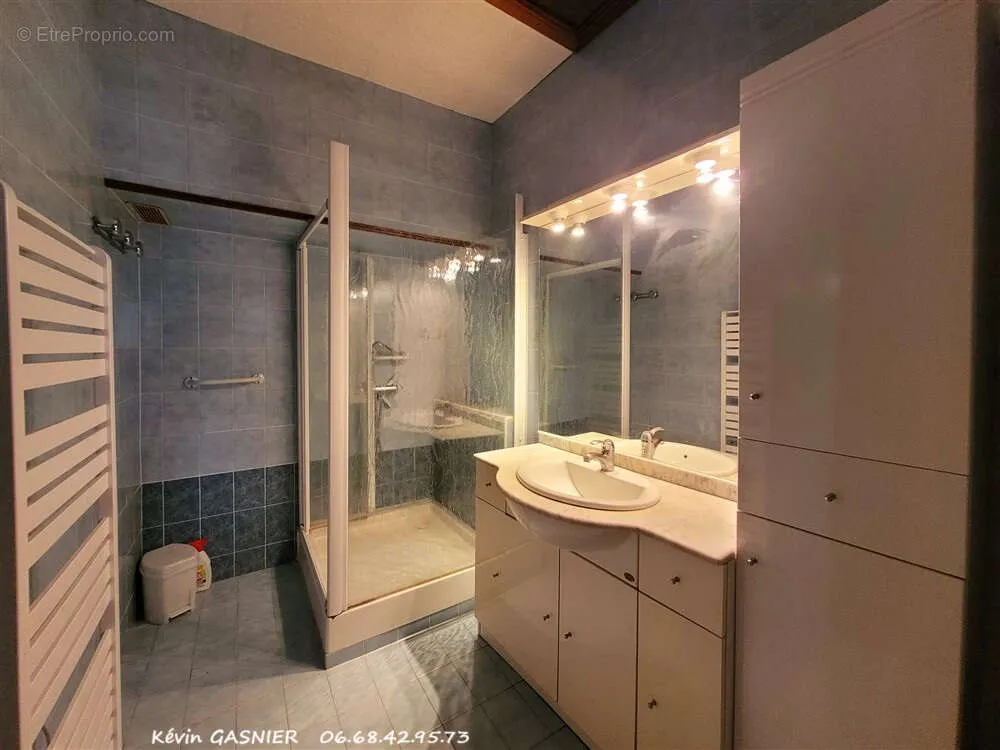 Salles de bain - Maison de Campagne avec Atelier à Montjean