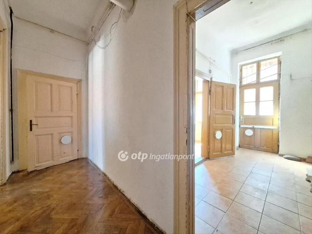 Stanze - Renovatable Apartment with Lift in Budapest IX