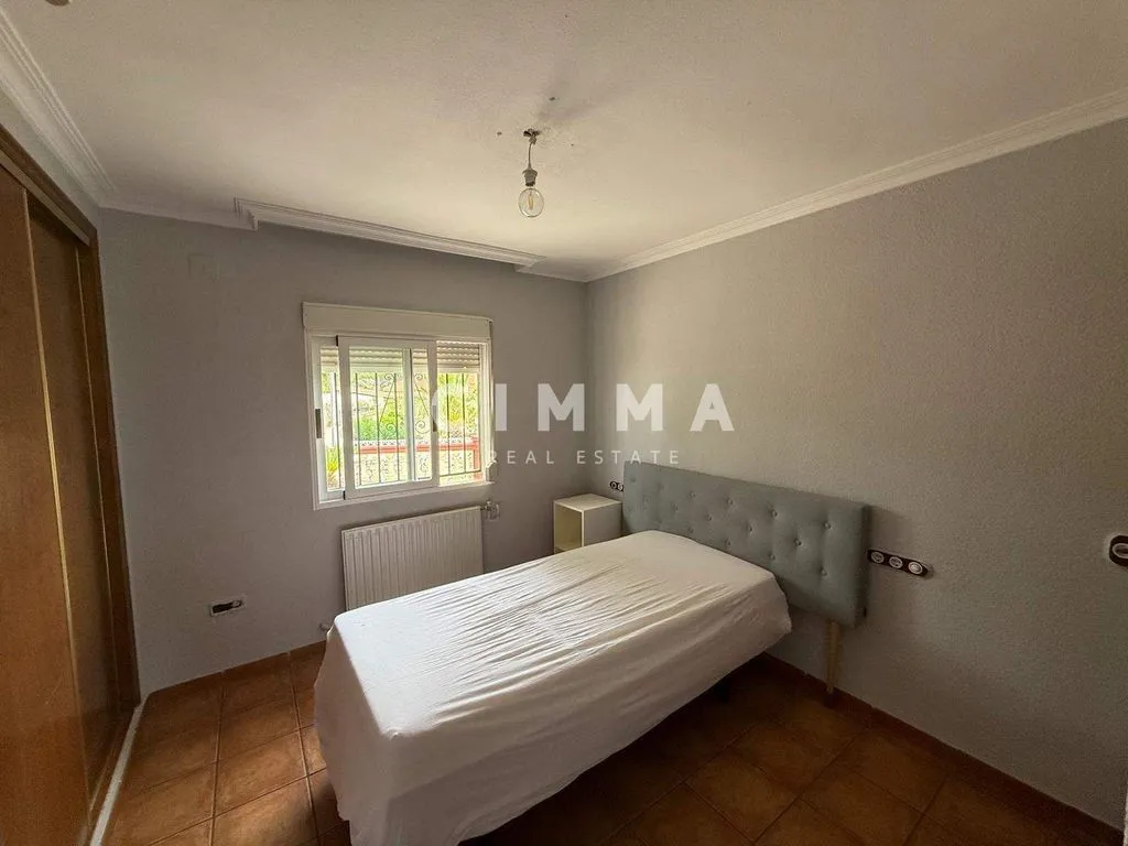 Magamistoad - Five-Bedroom Chalet with Large Plot in La Nucía