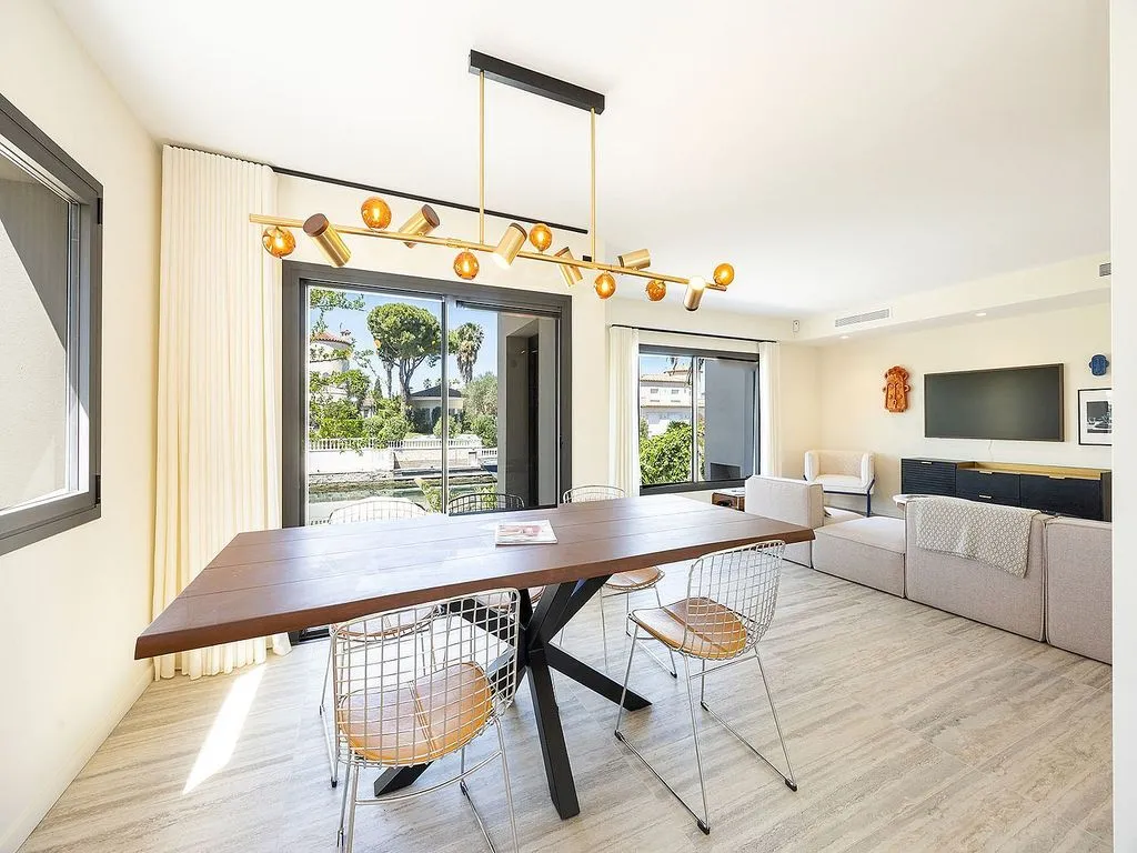 Esszimmer - Contemporary Villa with Private Mooring in Empuriabrava