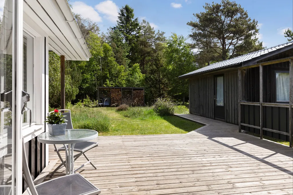 Terrasse - Classic Summerhouse with Nature in Skiveren