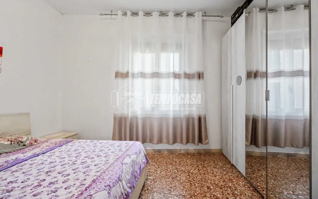 Chambres - Central Trilocale with Balcony in Faenza
