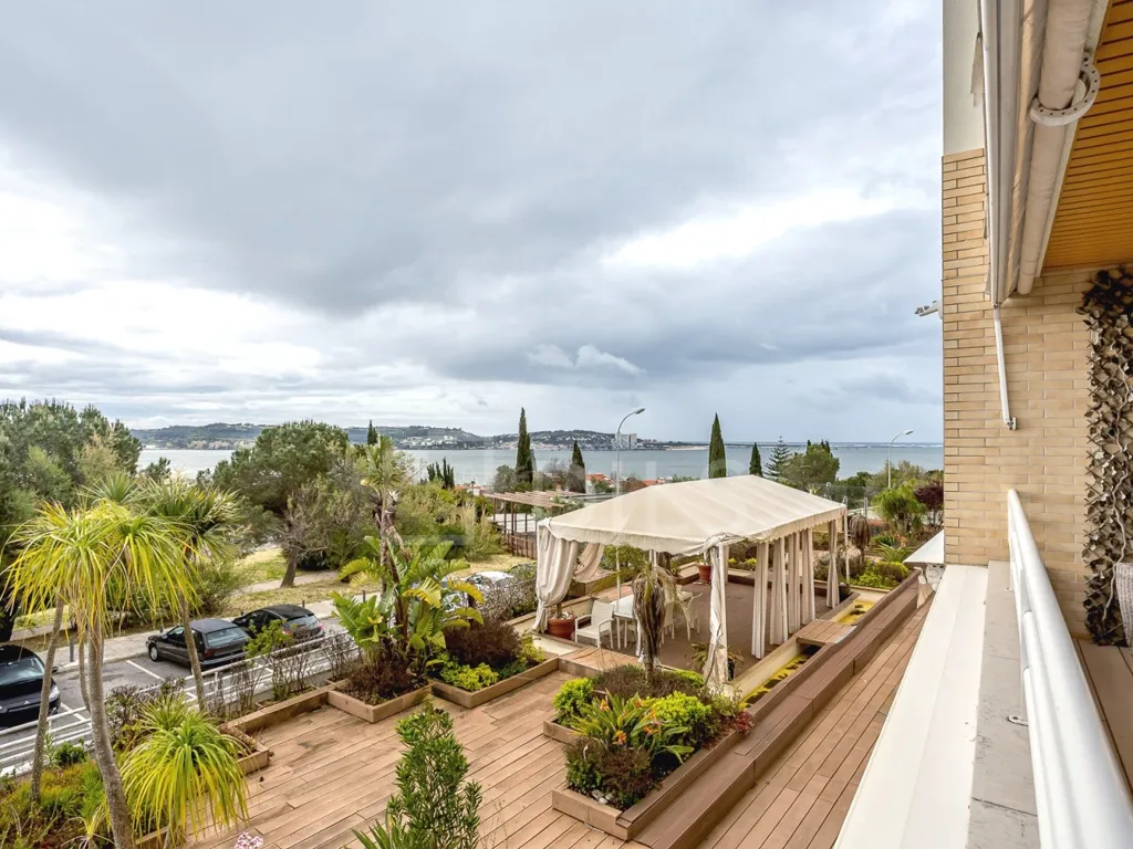 Rõdu - Duplex Apartment with River View in Algés