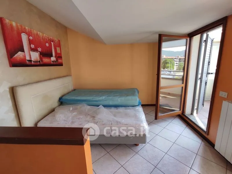 Chambres - Two-Level Apartment with Balcony in Bergamo