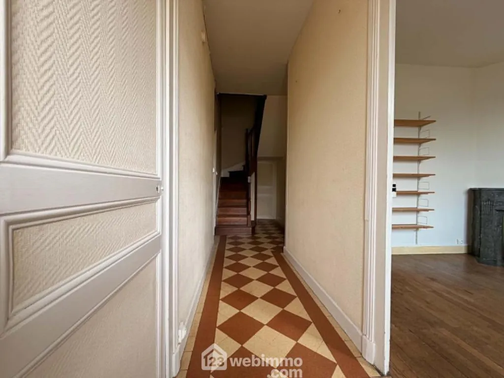 Esik - Poitevine-Style Townhouse with Garden in Châtellerault
