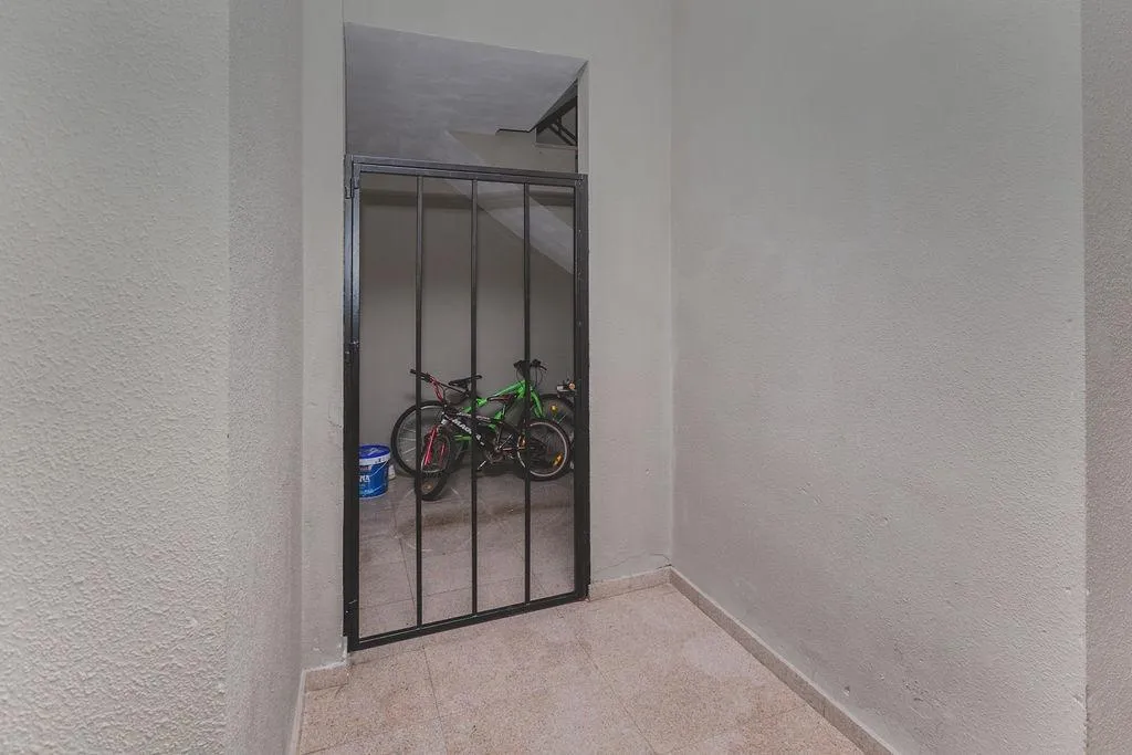 Esik - Occupied Flat with Terrace in Vícar