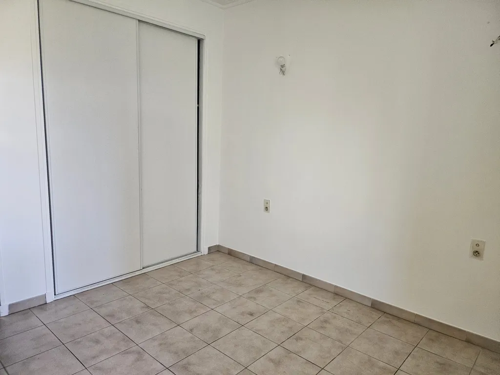Pièces - Appartement T2 avec Terrasse en Campagne à Travaillan