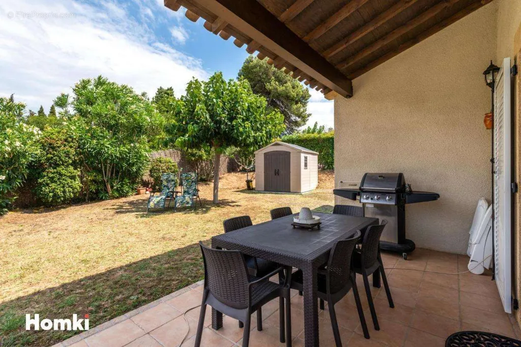Terrasse - Villa avec Piscine à Montbrun-des-Corbières