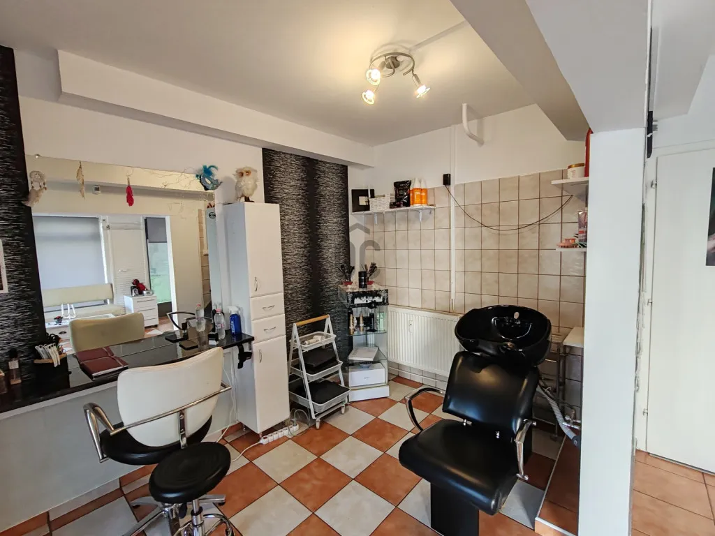 Salles de bain - Commercial Space in Győr, Marcalváros