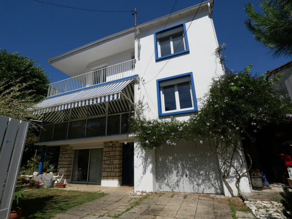 Esterno - 6-Piece Villa with Garden in Royan