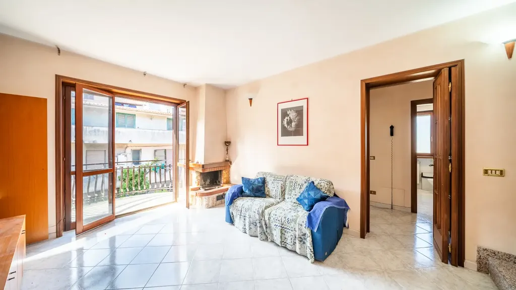 Séjour - Characterful Two-Level Apartment in Fonte Nuova