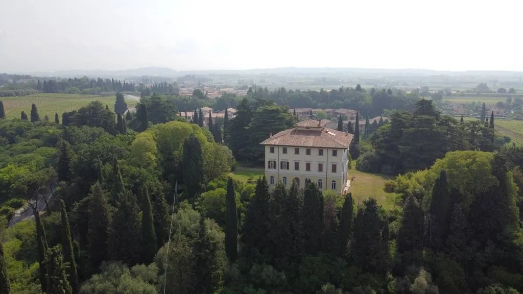 Õhuvaade - Old Villa with Lake Garda View in Lazise