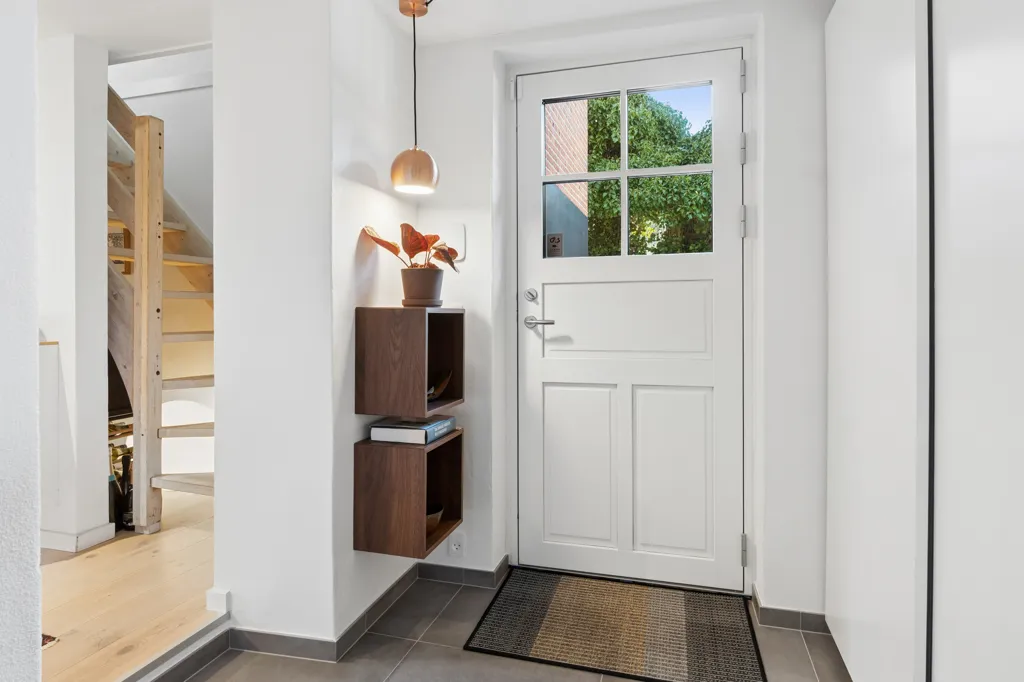 Hallway - Charming Brick Villa with Terrace in Birkerød