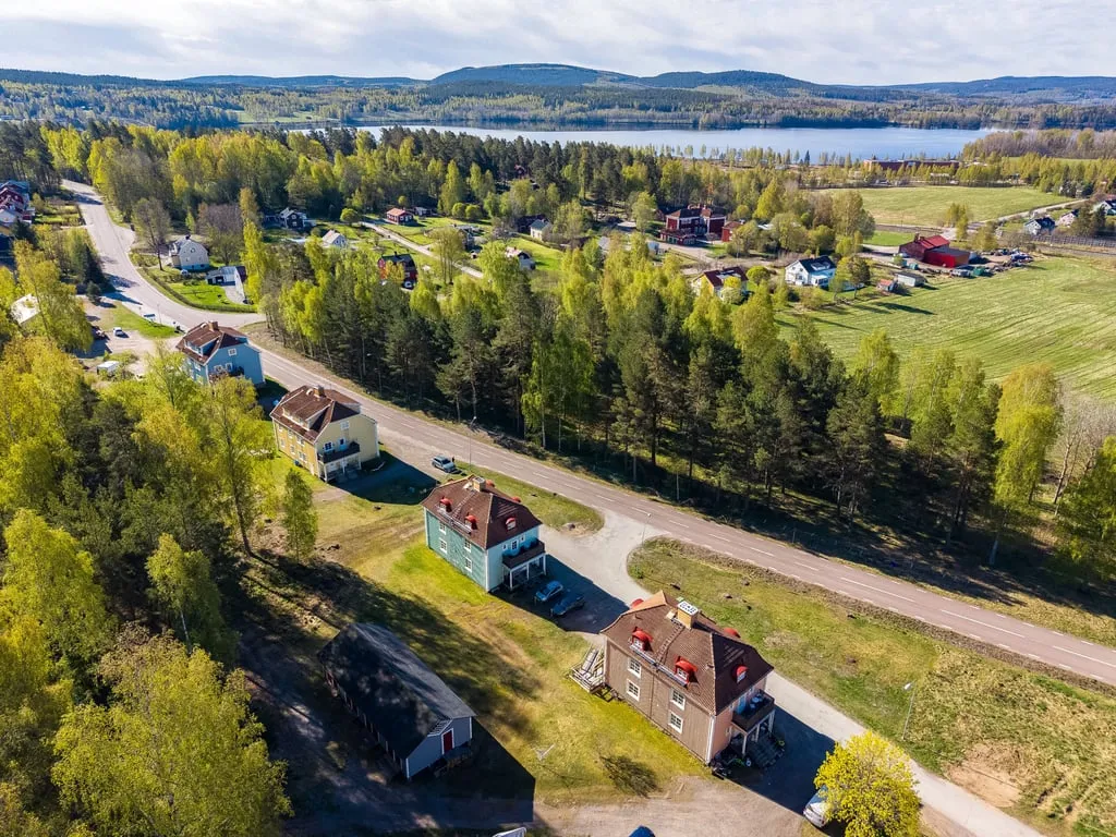 Vista aerea - Stable Rental Property with 16 Units and Garage