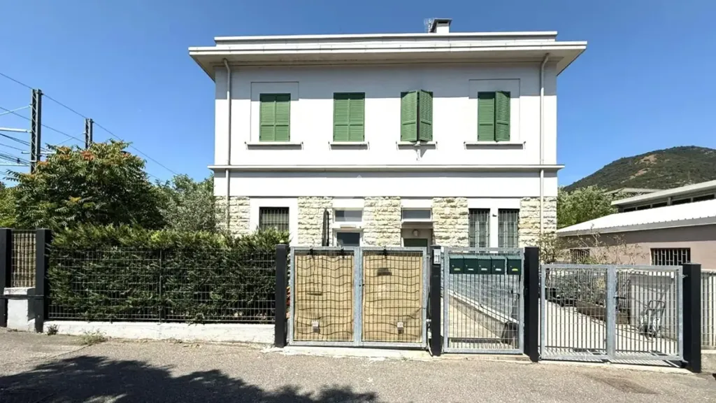 Välivaade - Rustic-Style Flat with Balcony in Brescia