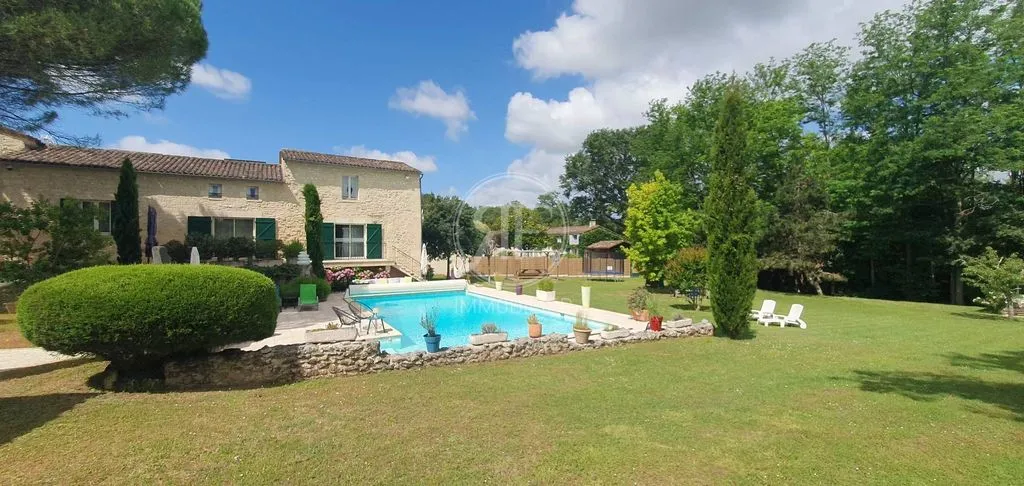 Piscina - Luxury House with Pool in Puisseguin