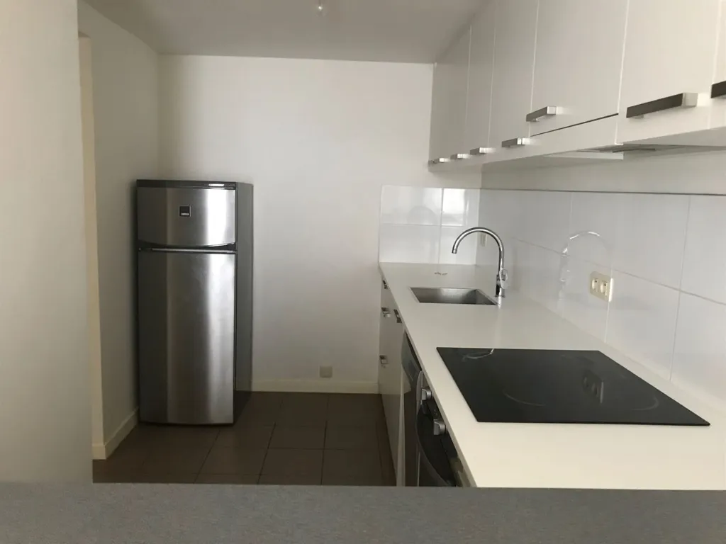 Cucina - Duplex with High Ceilings near Squares District