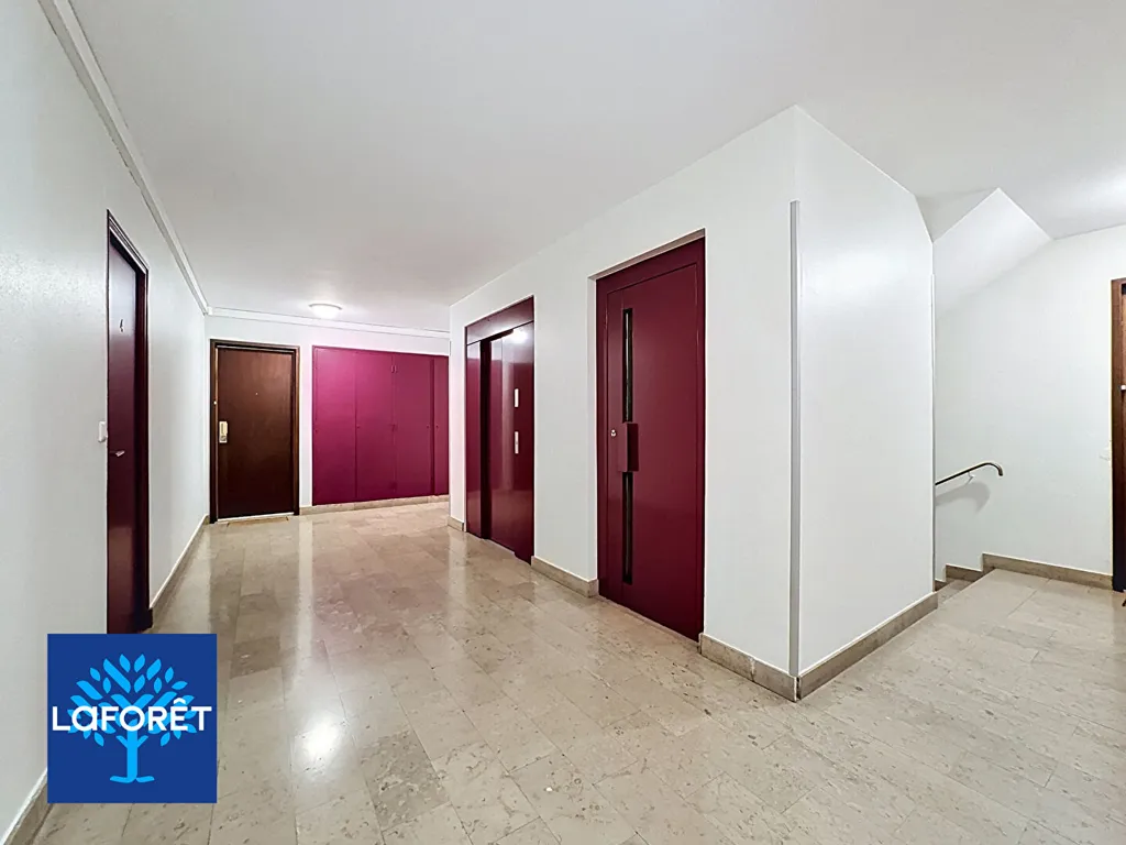 Ingresso - 3-Bed Apartment with Balcony in Evry-Courcouronnes