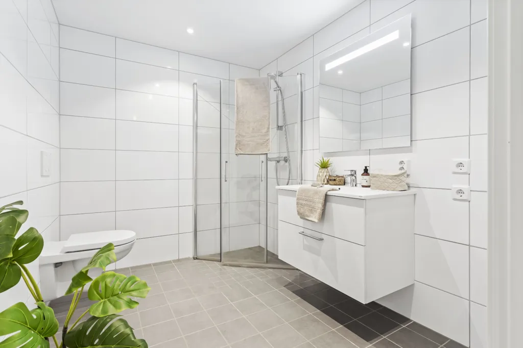 Salles de bain - Modern 2-Bedroom Apartment with Terrace in Nesttun