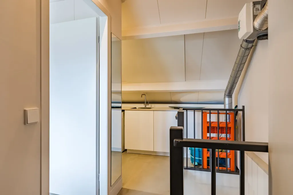 Entrée - Modern Tussenwoning with Water View in IJssel