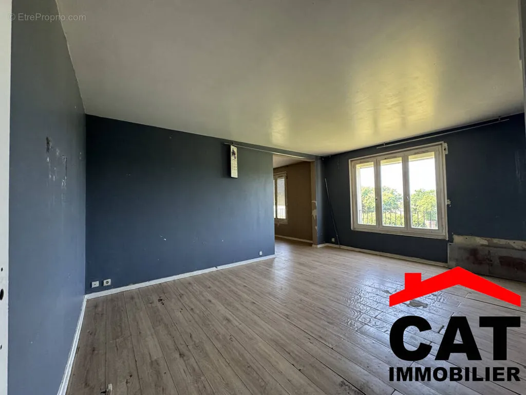 Pièces - Appartement à Rénover avec Vue Dégagée à Saint-Mammes