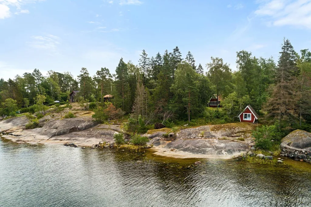 Esterno - House with Seafront Plot on Blidö