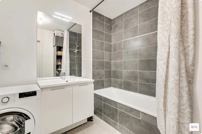 Vannitoad - 3-Bedroom Flat with Balcony in Bobigny