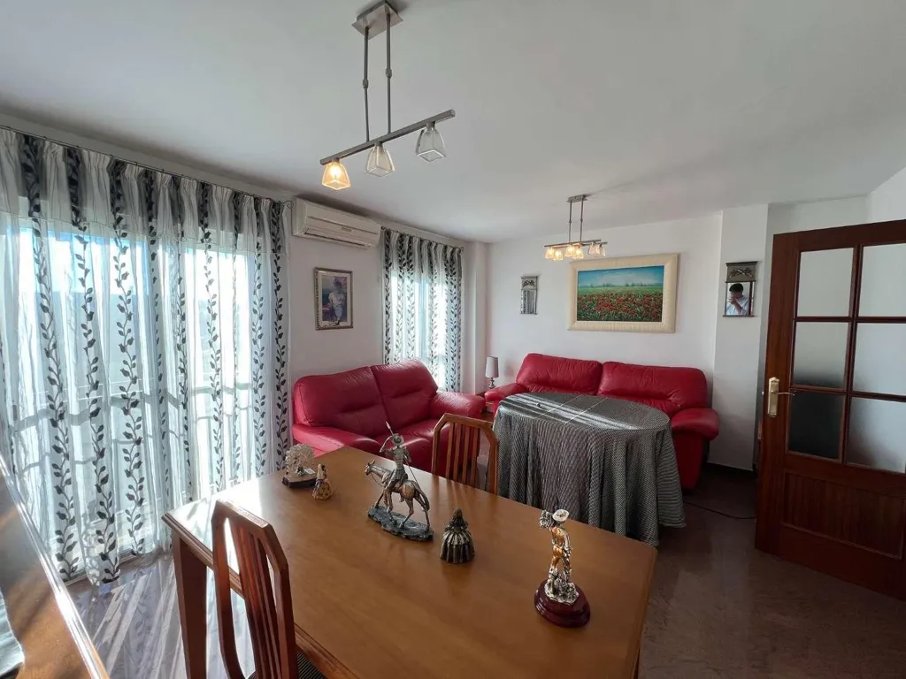 Söögituba - South-Facing Flat with Garage in Andújar
