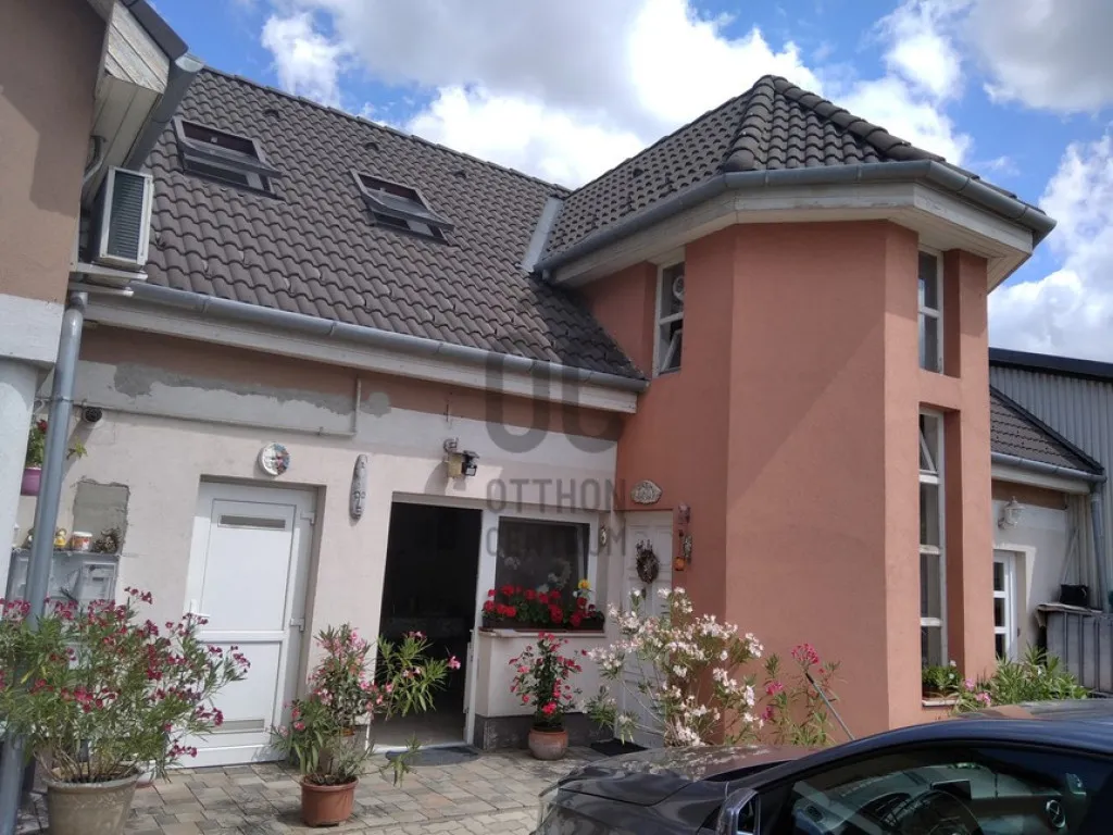 Välivaade - Multi-Generational House with Workshop in Székesfehérvár