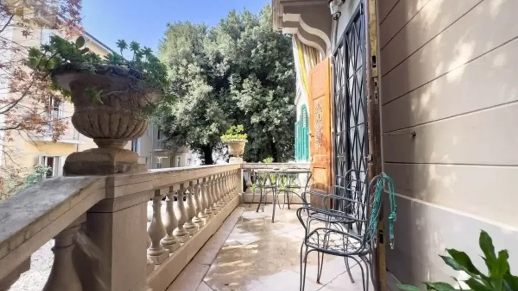 balcony