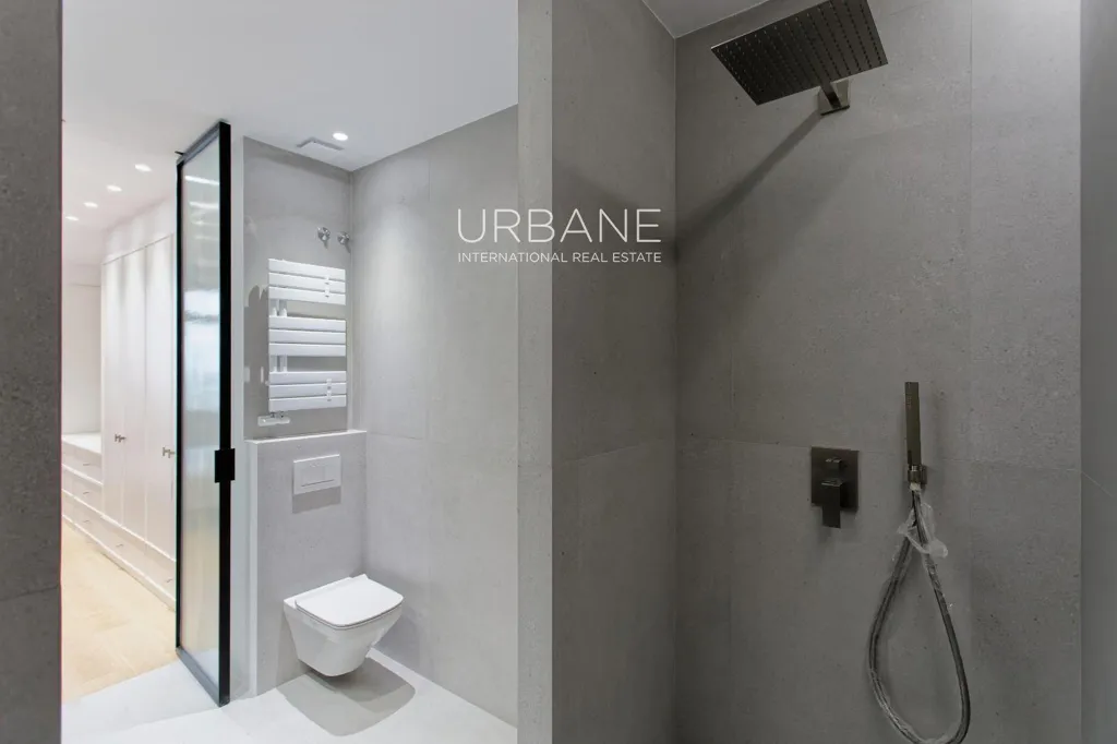 Bagni - Renovated Flat with Terraces in Eixample, Barcelona
