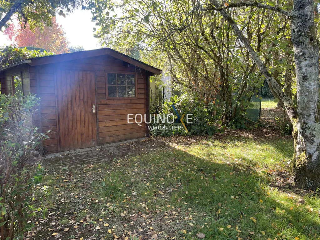 Aed - 1970s Villa with Garden in Bouaye