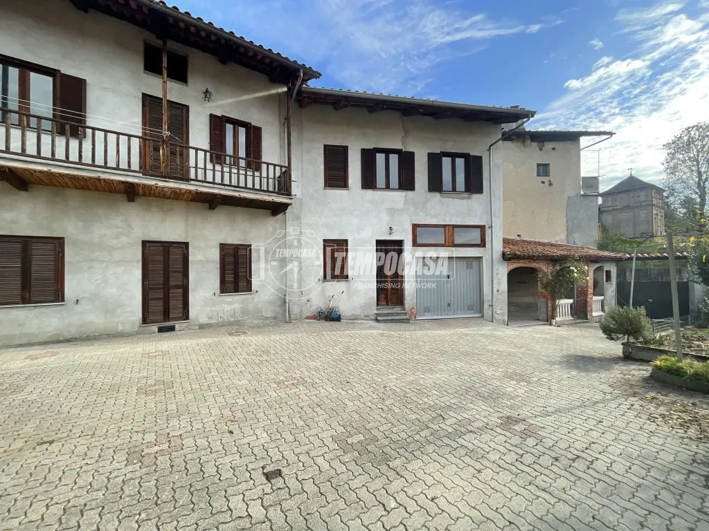 Exterior - Bifamiliar House with Private Courtyard in Agliè
