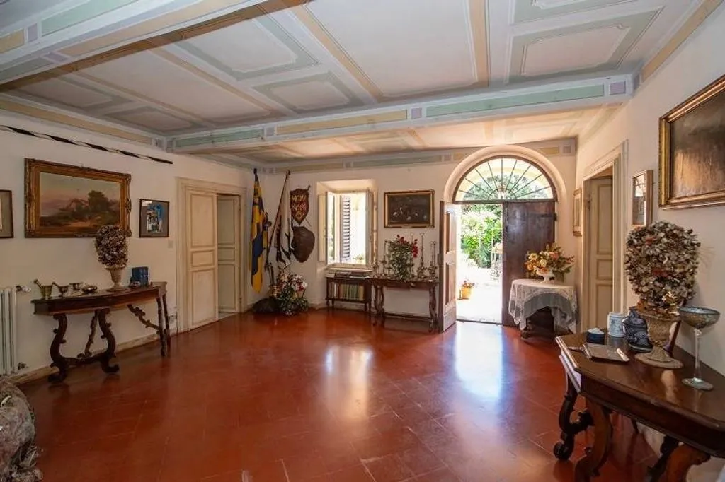 Hallway - Baroque Villa with Private Garden in Siena