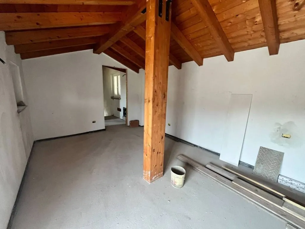 Pièces - New Villa with Private Garden in Besnate