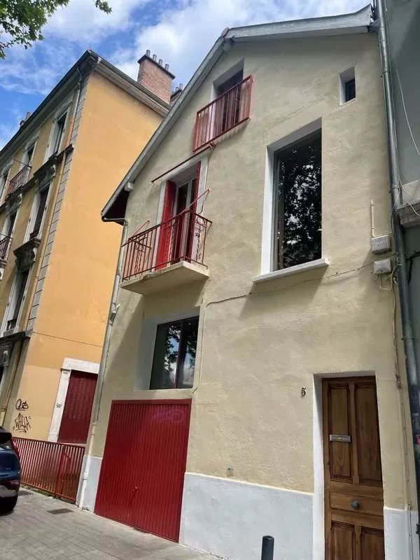 Extérieur - Maison de Charme avec Garage à Grenoble