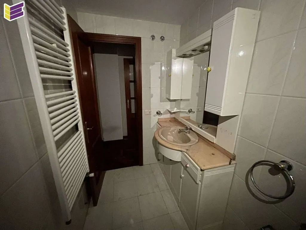Salles de bain - Apartment with Large Windows in Vigo