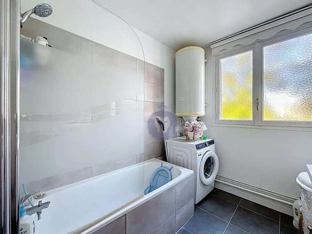 Salles de bain - Appartement 4 Pièces avec Parking à Melun