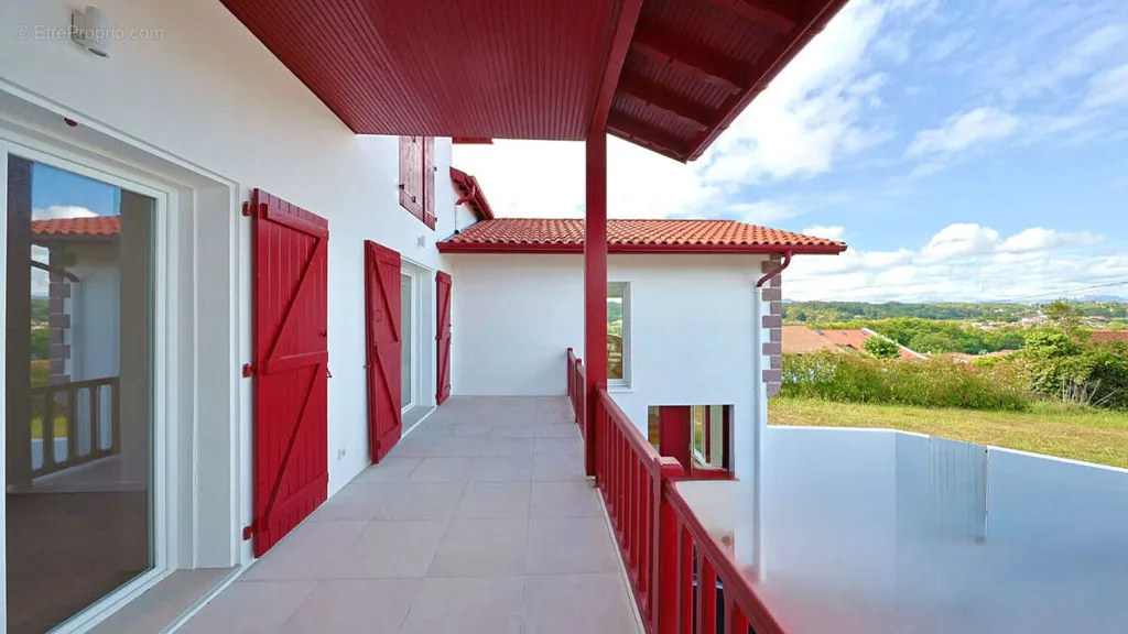Terrasse - Villa Contemporaine avec Vue Océan et Montagnes à la Côte Basque