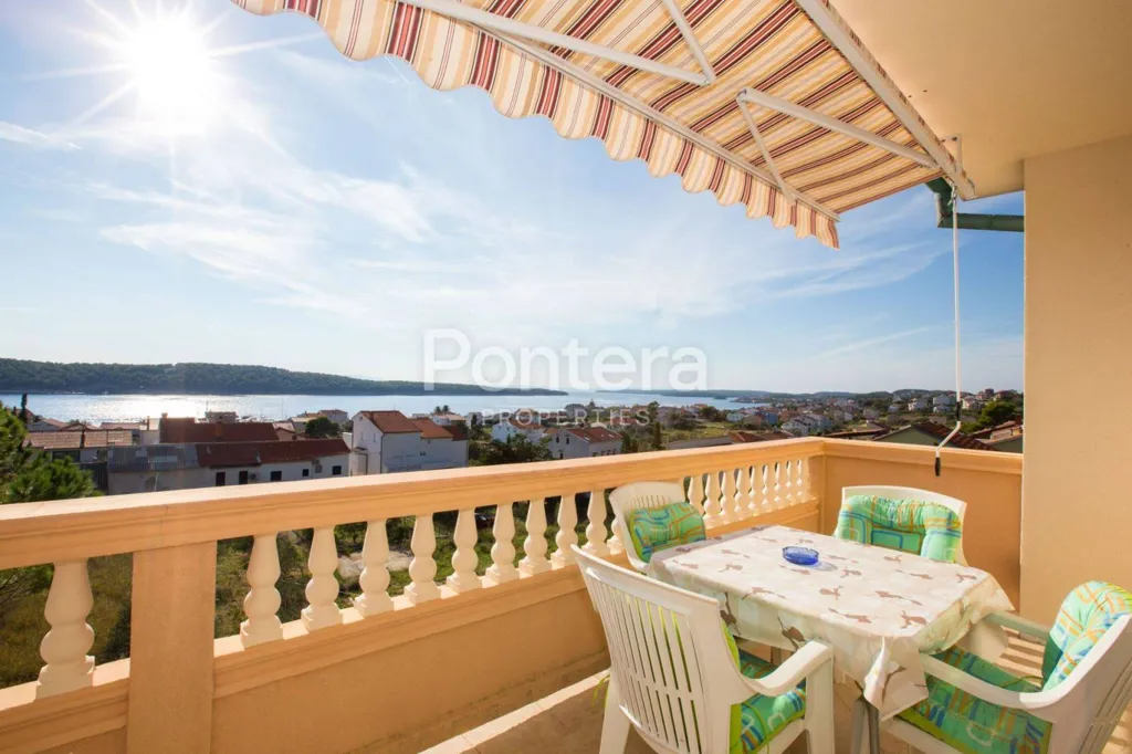 Rõdu - Large Apartment House with Private Garden in Rab