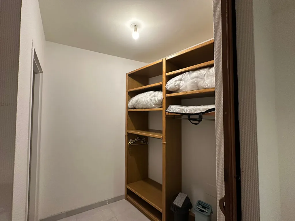 Toad - Fully Renovated 2-Bed Flat with Parking in Tribunal Area