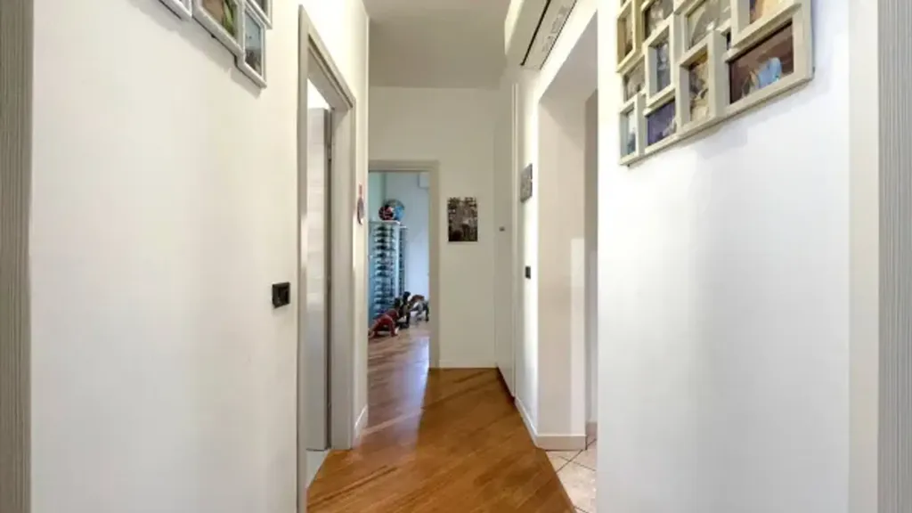 Entrée - Rear-Facing Apartment with Balcony in Carpi