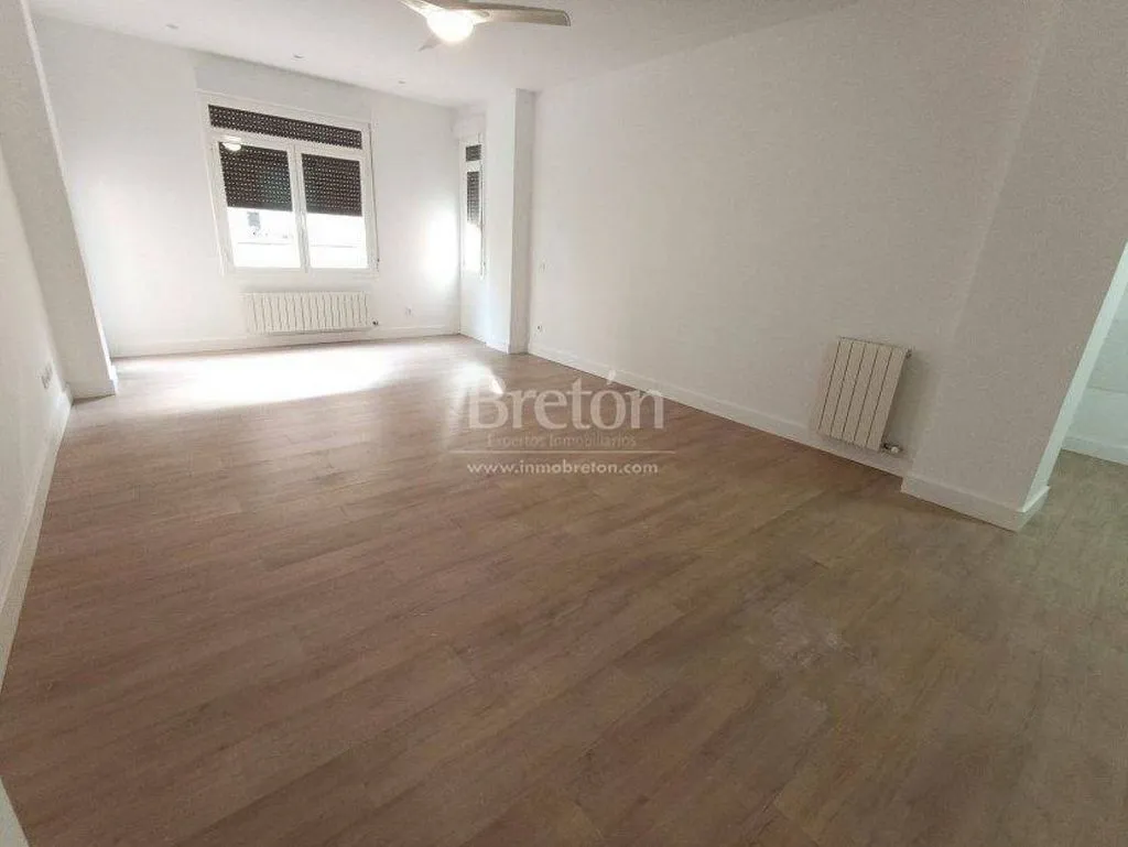 Living Room - Modernised Flat with Balcony near University
