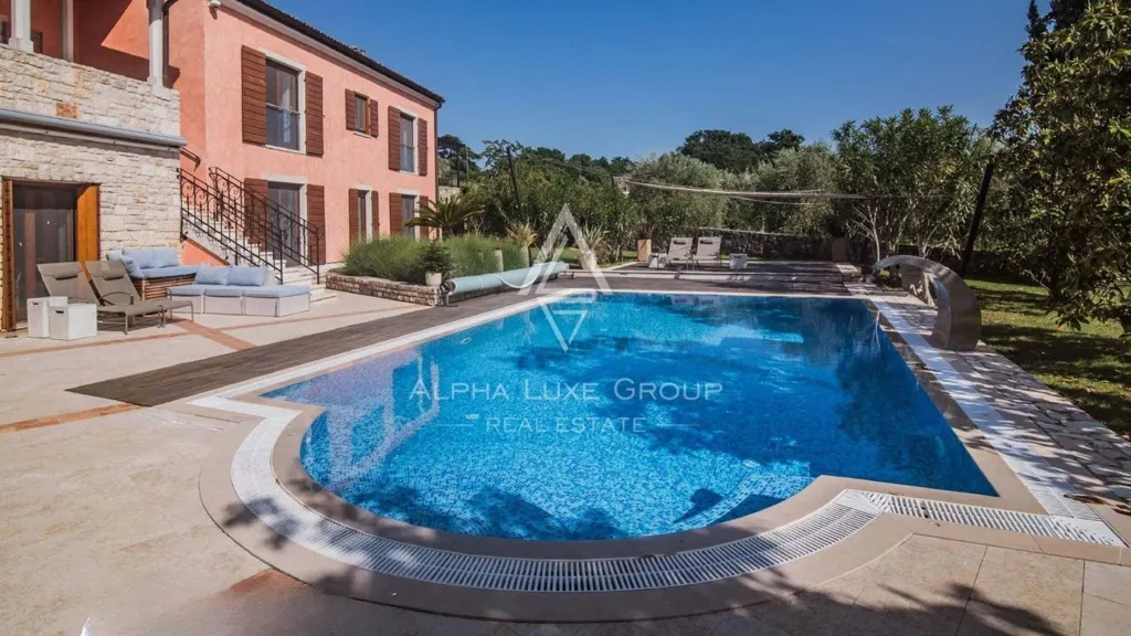 Piscine - Modern Villa with Expansive Garden in Rovinj