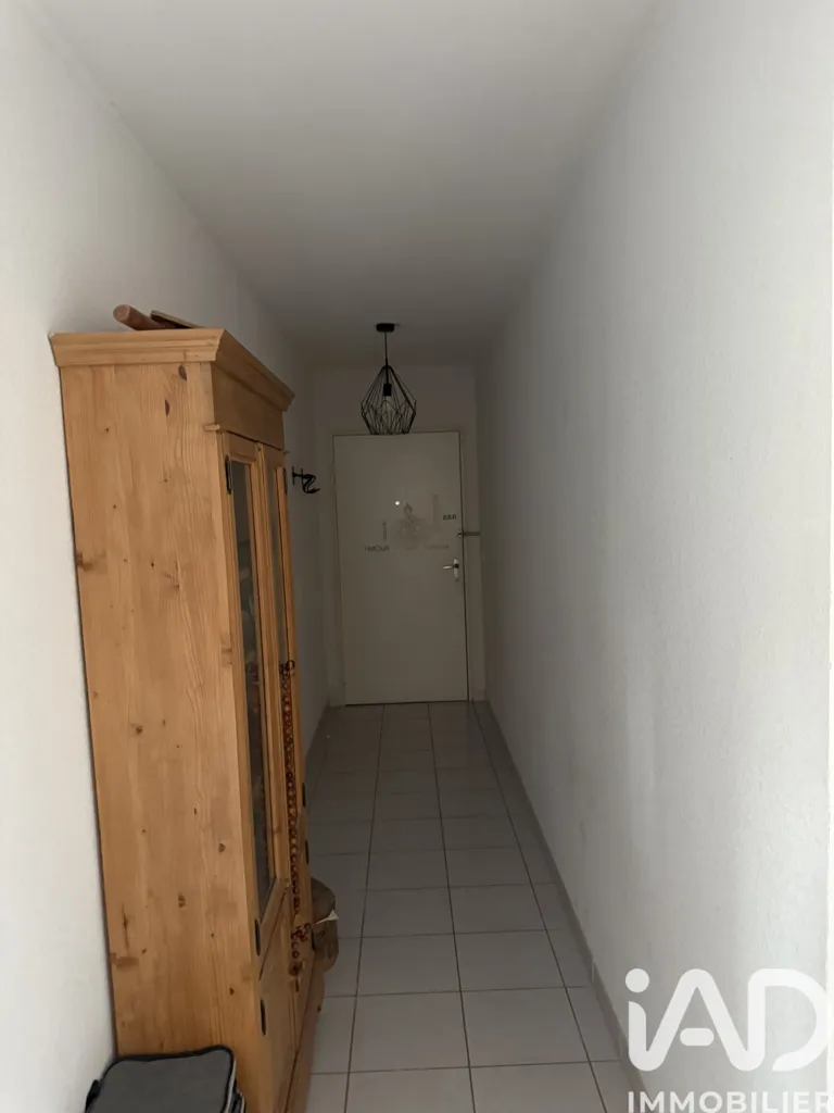 Esik - Bright Apartment with Terrace in Nîmes