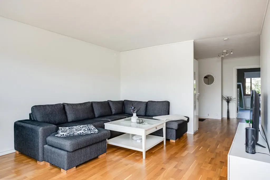Elutuba - Apartment with Balcony in Halland