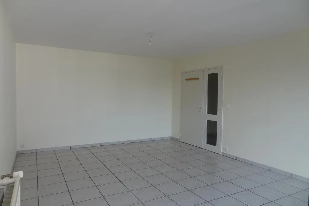 Stanze - 2-Bedroom Apartment with Loggia in Rodez
