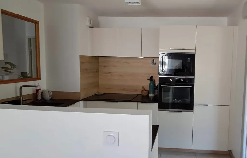 Cuisine - Appartement avec Terrasse dans Résidence Sécurisée à Saint-Priest